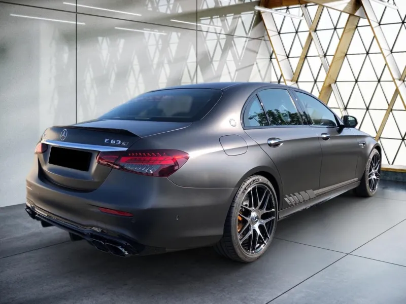 Mercedes-Benz E 63 AMG S 4Matic+ =AMG Final Edition= AMG Car Image 3