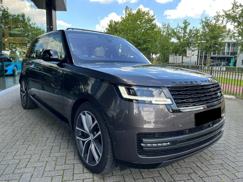 Land Rover Range rover P530 4.4 V8 HSE First Edition Image 1